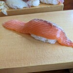 力寿司 - 単品 サーモン  大きい