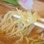 らーめん　ヒグマ - 味噌らーめん麺拡大