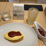 オムライスのひまわり - 美しいオムレツに、美味しいチキンライス、トマトケチャップの優しいお味がマッチして素晴らしかった。これ以上ないシンプルさ故、誤魔化しが効かないメニュー。おいしかった！これは自分では作れないなぁと思った