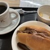 フェアトレード珈琲院 - ローストビーフドッグは、ニンニクと生姜をお好きにディップ。