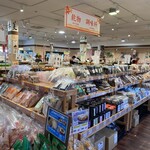 道の駅 柿の郷くどやま - 産直市場「よってって」の館内(*ﾟ∀ﾟ*)