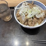 Yoshinoya - ねぎ塩牛カルビ丼。