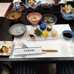 旅館　橋本屋 - 先付けやお刺身、治部煮（左奥）など