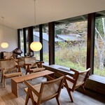 レヴォ - ロビー