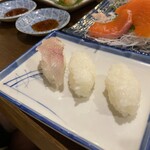 小川の魚 - 