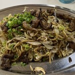 Ikari - ぼっかけ（和牛）はさすがの美味さ！味付けは薄めで自分でバラソースをかけるシステムです。