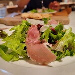 EATALY - 生ハムとグラーナパダーナのサラダ