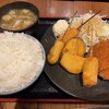 串かつ でんがな - C定食 980円 串カツ2本+ウインナー+玉ねぎ+茄子。ライス大盛り無料。味噌汁は揚げ、ワカメ、ネギの3種で満足。