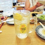 肉汁餃子と190円レモンサワー 難波のしんちゃん - ハイボール
