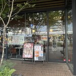 REDS' BURGER DINER - 店舗入り口