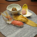 日本の宿 古窯 - 季節の小鉢と寿司盛り合わせ