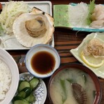 お食事処 リボン - どれから食べようか？迷う