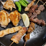 いっぽ - 焼き鳥盛り合わせ。塩と誰が選べます