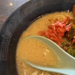 Hakata Tonkotsu Masao - 「発酵系呼び戻しスープ」と呼ばれる、背脂やラードといった油類や調味料に頼らない、天然のコクやうまみを引き出したスープなのだそうです。
