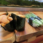 つかさ鮓 - ≪２０１３年９月≫＜握り＞雲丹と芽ネギ（姫ネギ）