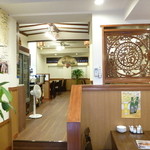 秀味園 - '13, Sep　またもや改装！昔の名残で奥は一段上がってる