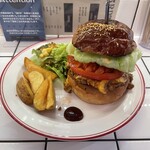 S.B.DINER-KOBE - セットにはポテトとサラダが付いてきます。