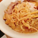 かずまちゃんラーメン - モチモチのちぢれ麺