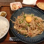 Sake Ando Kuimon Ya Kurabu Mika - 四川風　烏賊豚モヤシ炒め定食　850円