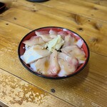 朝市新鮮広場うおすい - ブリ丼