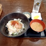 小熊 - 鰤と平目の漬け丼 950円