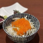 酒肴場 屯 - ご飯の上には氷魚（小鮎の稚魚）、とびこ