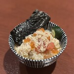 酒肴場 屯 - 毛蟹のほぐし身、イクラと残りのスープを白ご飯にかけると、冷製蟹リゾットの出来上がり