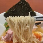 酒肴場 屯 - 全粒粉入りのツルパツ細ストレート麺の食感も抜群