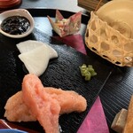 Kominka Shizuka Kafe - 福岡県の明太子と福岡県の海苔の佃煮
                      刻みわさび･自家製のお漬物