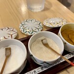 Washoku Tempura Sakusaku - 3種類のお塩