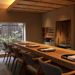 臨場感あふれるカウンターで、大切な方と心なごむひとときを