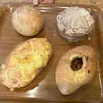 Boulangerie montagne - 購入した4品。道中のため型崩れしないもの、痛まないもの、を必然的にチョイスしちゃいますね(￣▽￣;)