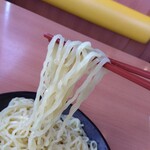 幸楽苑 - 麺リフト⤴️薄卵色♬