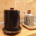 鈴新 - ”ソース”と”醤油”。この容器、欲しいな。(笑)