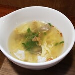 キッチン ブルー グローブ - 玉子スープのアップ