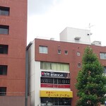 鈴新 - "車力門通り"入口のお向かいは、あの”オーベルジーヌ”。