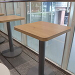 Sathiwa Naisu Kurimu - 店外にあるテーブル席