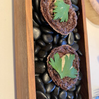 Convivio - 黒いお米のチップス