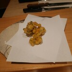 鮨 熊 - トウモロコシと生姜のかき揚げ