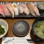 伊豆太郎 - 近海地魚にぎり「限定」 2310円。