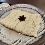 食煅 もみじ - 美しく折り畳まれた麺
