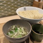 Uguisuya - つけ麺　　　　1.000円