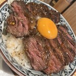 炭火たれ焼肉丼 萬牛カルビ - 