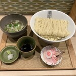 鶯屋 - つけ麺　　　　1.000円