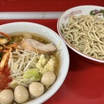 ラーメン二郎 - ラーメン（900円）＋つけ変更（100円）＋味うずら（100円）＋SUPERキムチ（100円）、ニンニク・韓国酢味噌コール