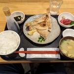 Sougyou Nihyaku Sanjuu Nen Shokudou - グジ松笠焼き定食+マグロ小鉢、ごはん大盛り。鯛に鮪、自分へ御褒美定食です。なんの御褒美か不明