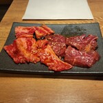 Kamata Yakiniku Toukyou Bin - 写真撮る前に、カルビとハラミを一枚ずつ、焼いてしまった( ´∀`)