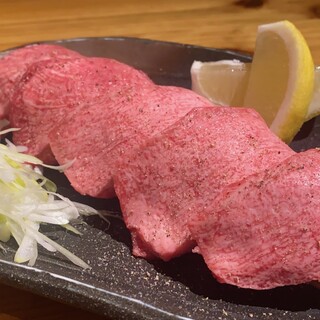 We offer ``yakisuki'' made with soft ``jotonn'' and inner thigh of wagyu beef.