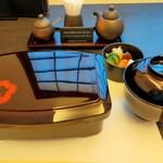 入谷鬼子母神門前のだや - 鏡みたいな映り込みの綺麗なお重