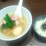 寿製麺よしかわ - 連れの鯛出汁ラーメンと めし割り